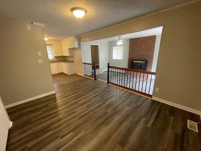 Foto del edificio - 1306 Northwoods Dr