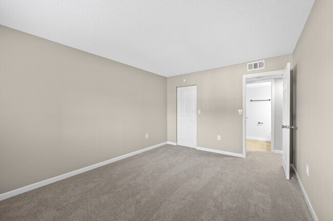 Foto del edificio - 5725 Baywater Dr