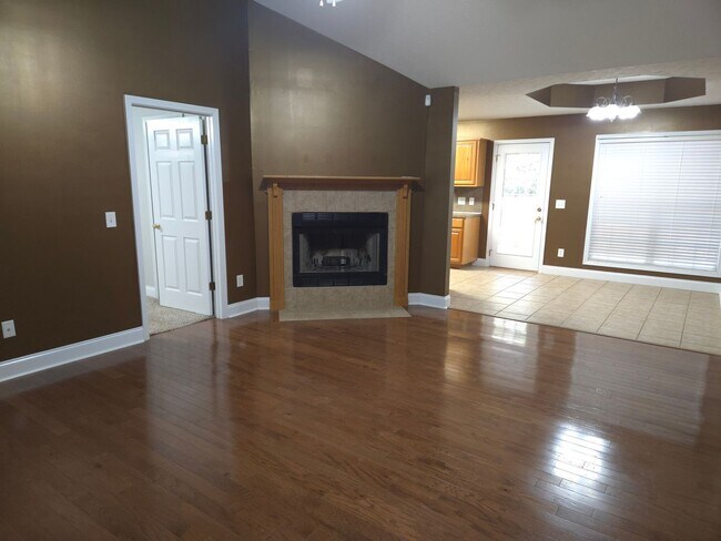 Foto del edificio - FOR RENT in NORTH COLUMBUS! Available NOW!