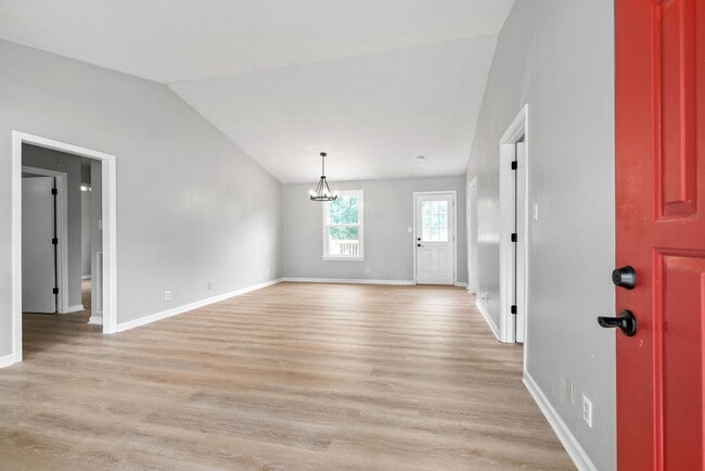 Building Photo - 313 Grassland Dr