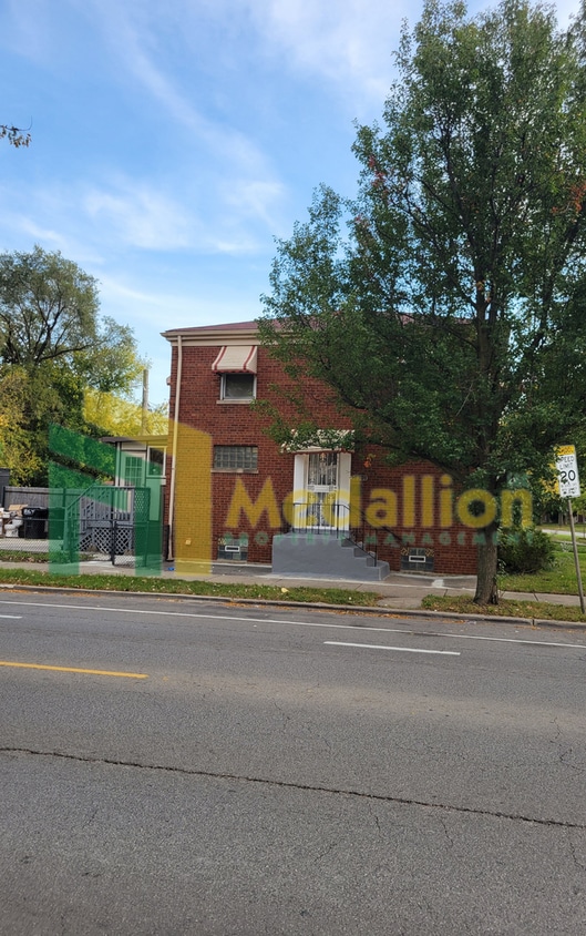 Stunning remodeled 3 bed/ 2 bath townhous... - Stunning remodeled  3 bed/ 2 bath townhous...