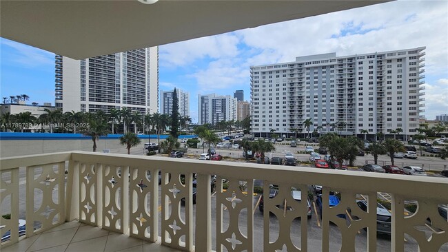 Foto del edificio - 1825 S Ocean Dr