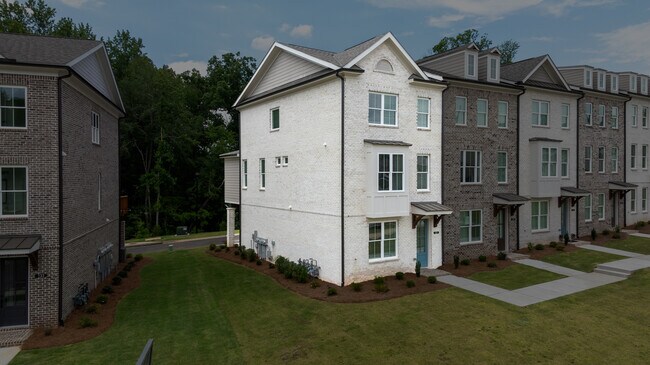 Building Photo - 131 Basil St
