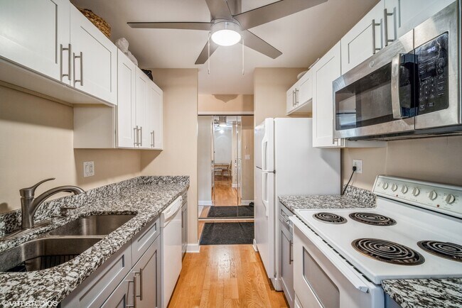 Foto del edificio - 1806 Hemlock Pl