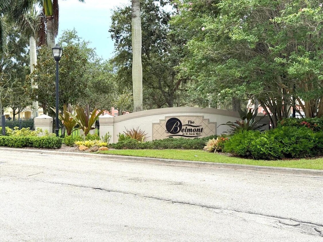 Foto principal - 158 SW Peacock Blvd