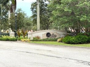 Building Photo - 158 SW Peacock Blvd