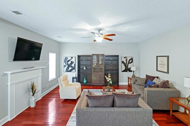 Foto del edificio - 1320 Labrador Ln