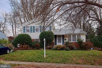 Building Photo - 3812 Wexford Dr