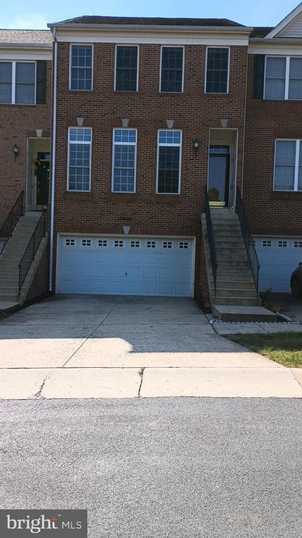 Building Photo - 42927 Shelbourne Square