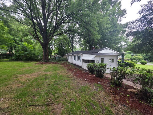 Foto del edificio - 3317 Emory Dr