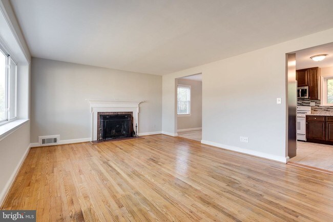 Building Photo - 6101 Clearbrook Dr