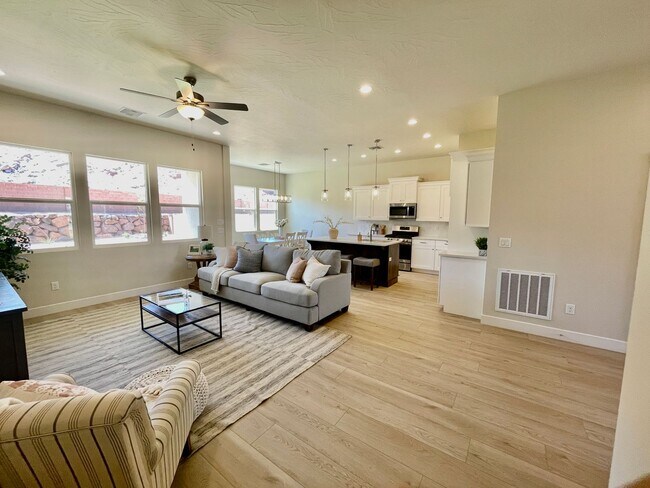 Foto del edificio - 5-Bedroom home in Desert Canyons
