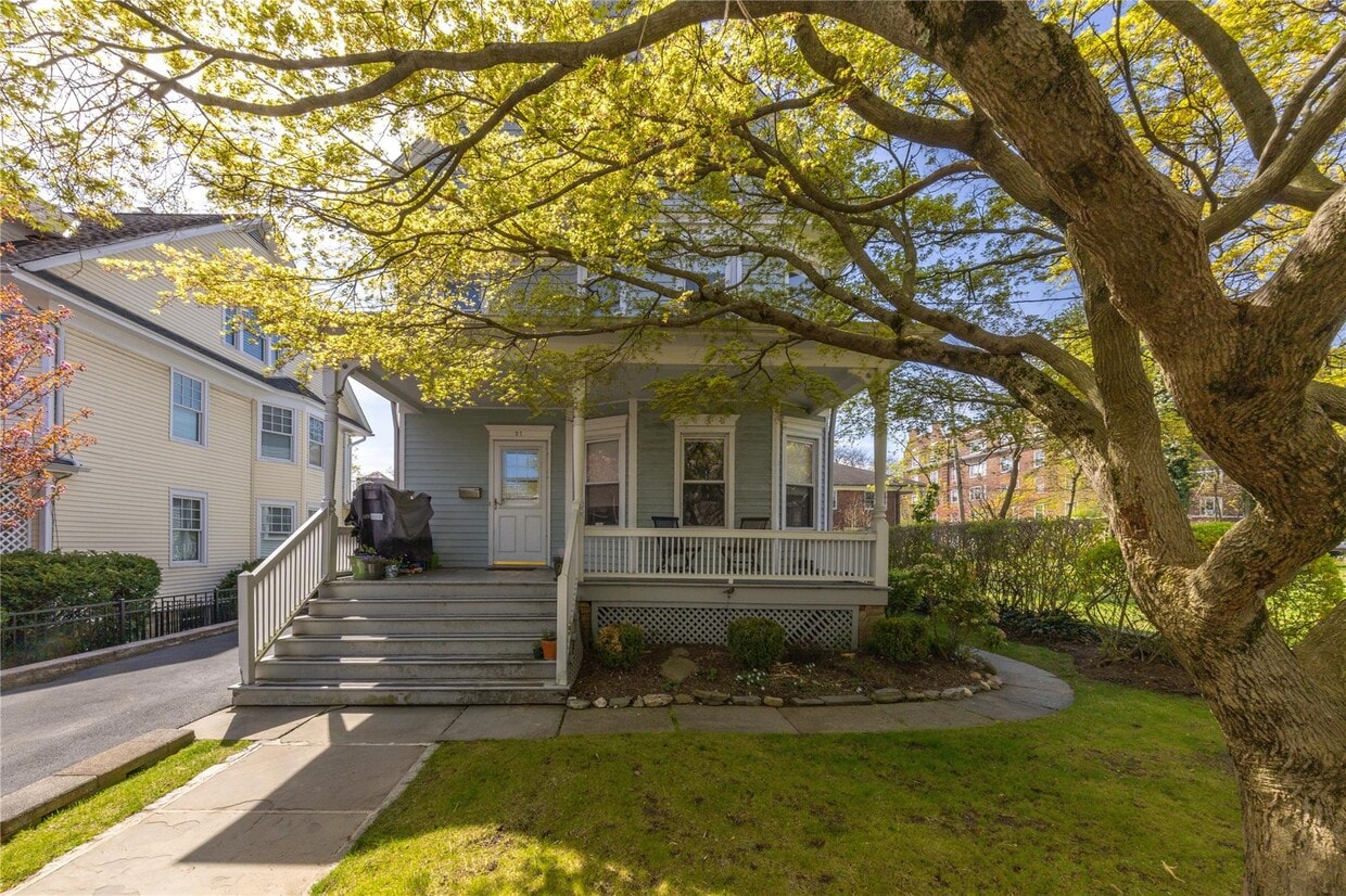 Primary Photo - 27 Meadow Ave