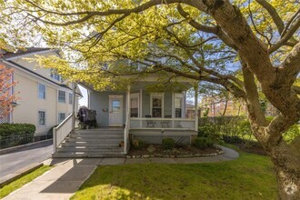 Building Photo - 27 Meadow Ave