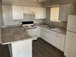 Building Photo - 444 N 13th St