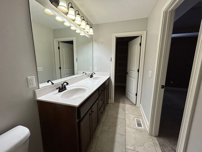 Foto del edificio - 243 Collett Rd