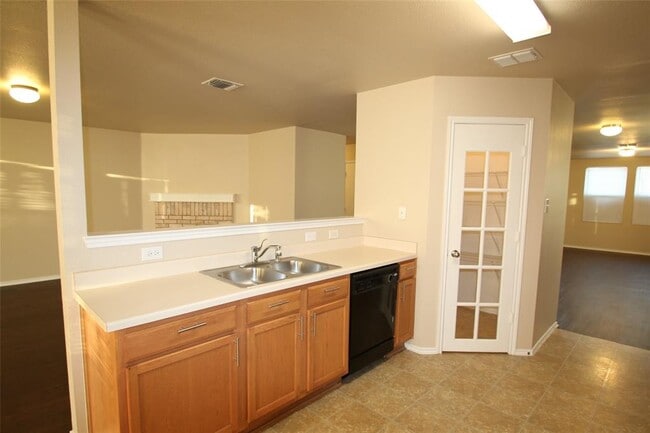 Building Photo - 9012 Troy Dr