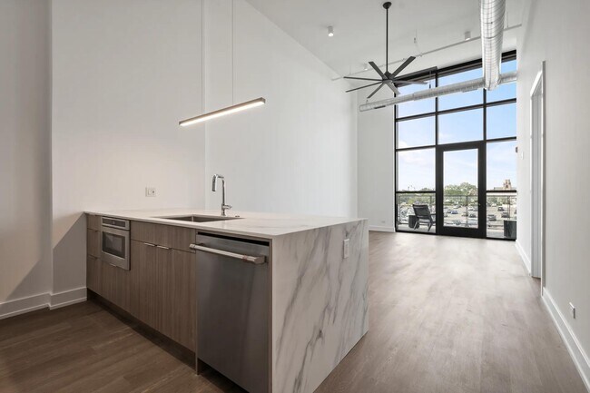 Foto del edificio - 728 Waukegan Rd