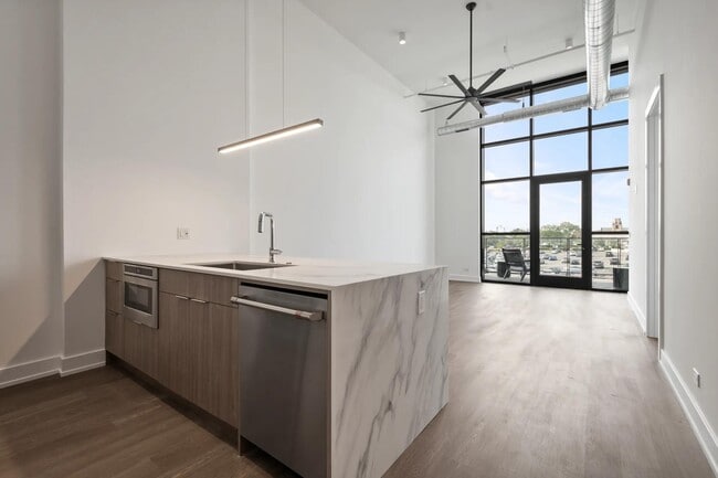 Building Photo - 728 Waukegan Rd