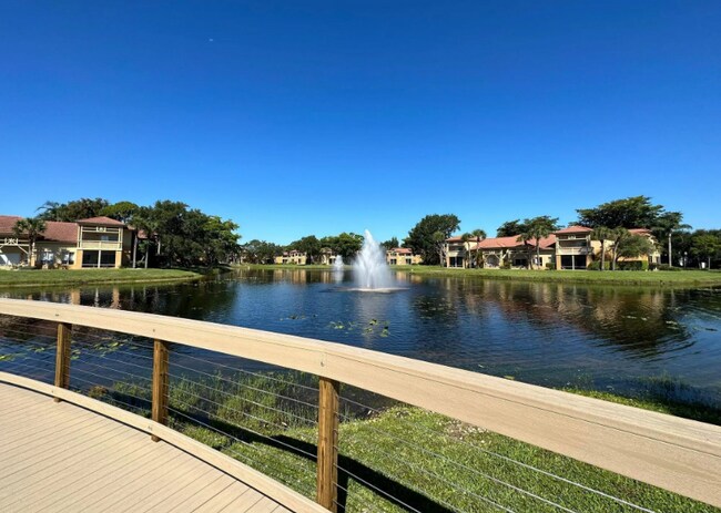 Foto del edificio - 4863 Via Palm Lks