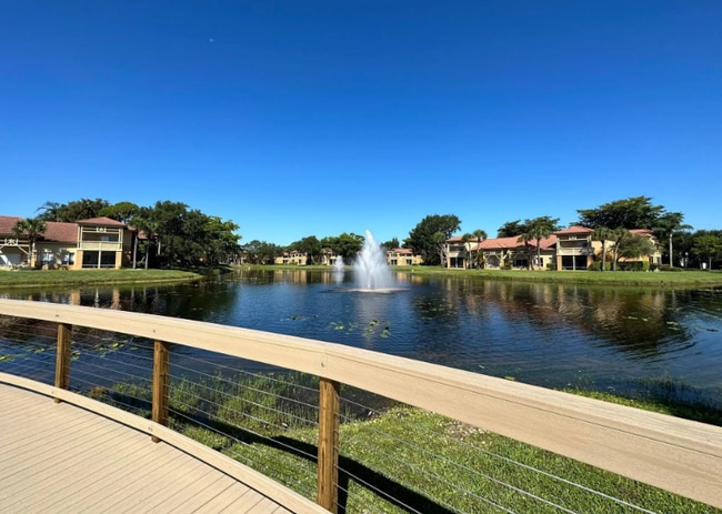 Building Photo - 4863 Via Palm Lks