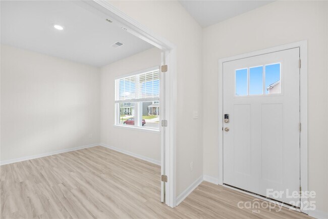 Building Photo - 537 Zermatt Ct
