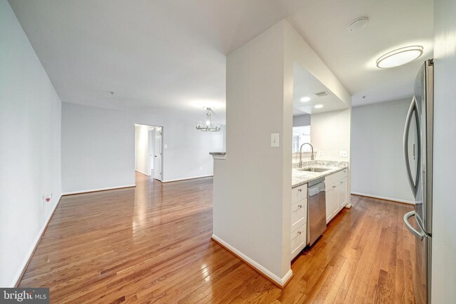 Foto del edificio - 13105 Briarcliff Terrace