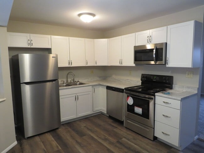 Building Photo - Welcome to this newly updated 4-bedroom, 2...