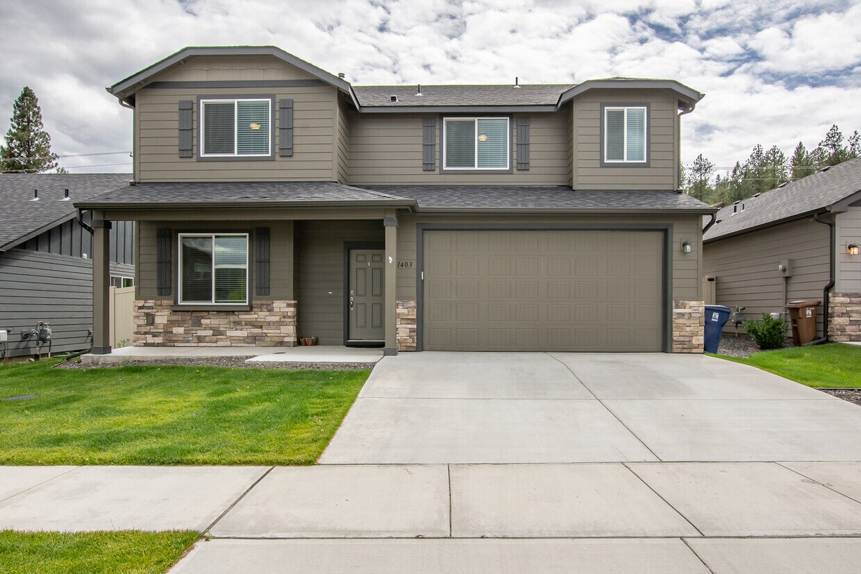 Primary Photo - Beautiful 4 Bedroom 2.5 Bath River Run Home