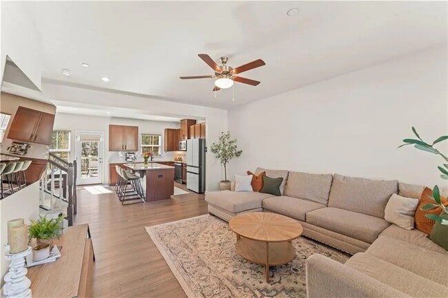 Foto del edificio - 484 Greenwood Dr