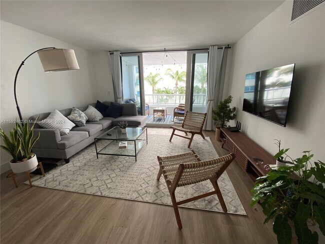 Building Photo - 5005 Collins Ave