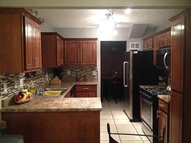 Foto del edificio - Room in House on Beethoven Cir