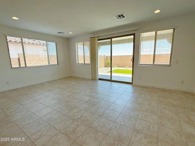 Foto del edificio - 14807 W Soft Wind Dr
