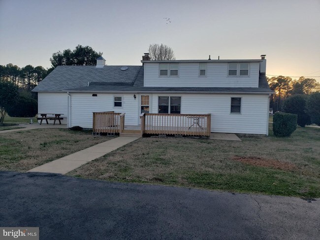 Foto del edificio - 17750 Piney Point Rd