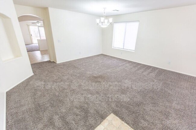 Foto del edificio - 16544 W Moreland St
