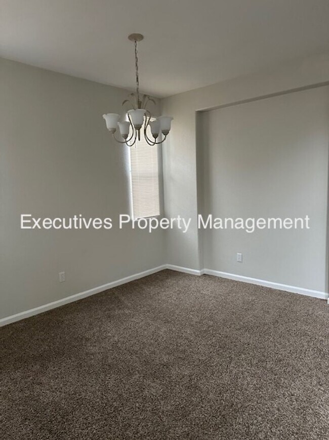 Building Photo - 3566 Santa Maria Ave