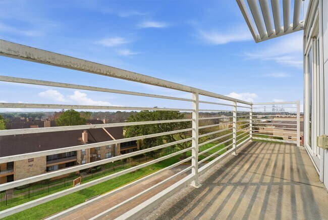 Building Photo - 6955 Turtlewood Dr