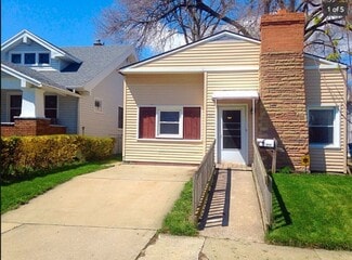 Building Photo - 4437 Fairview Dr