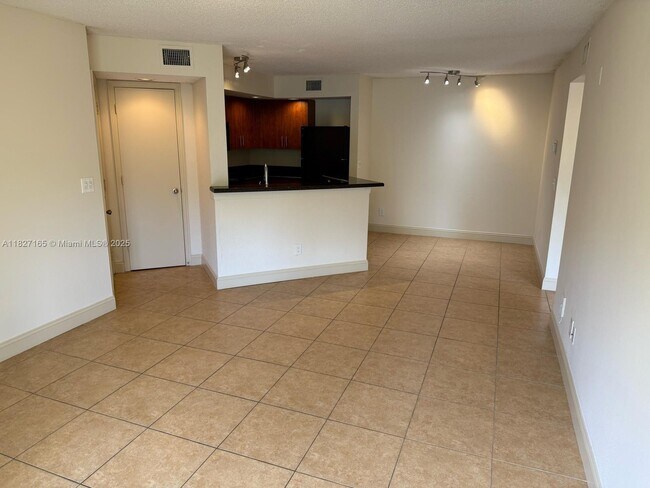Building Photo - 457 Vista Isles Dr