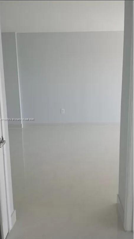 Building Photo - 400 Kings Point Dr
