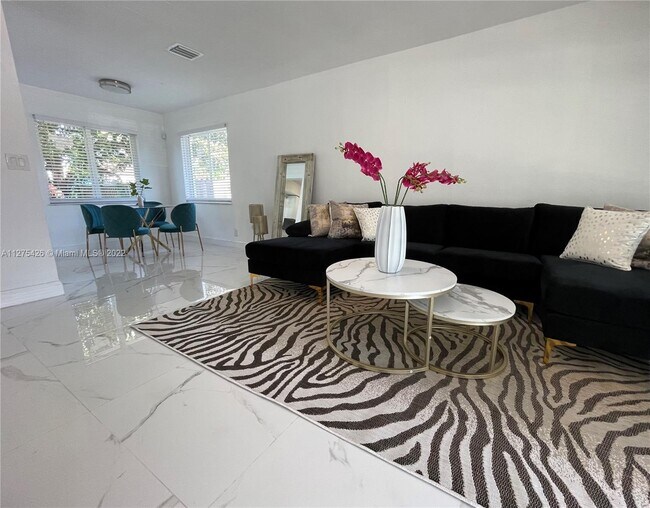 2022 Oct SO FLO Real Estate Group 128 NW 5th Ave DANIA BEACH - 128 NW 5th Ave