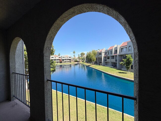 Foto del edificio - 2524 S El Paradiso