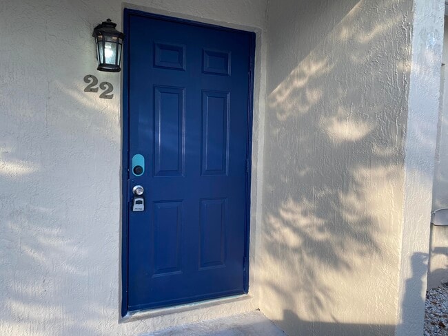 Building Photo - 24 SW 4th Ave