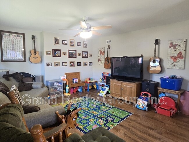 Foto del edificio - 25151 W Lincoln Dr