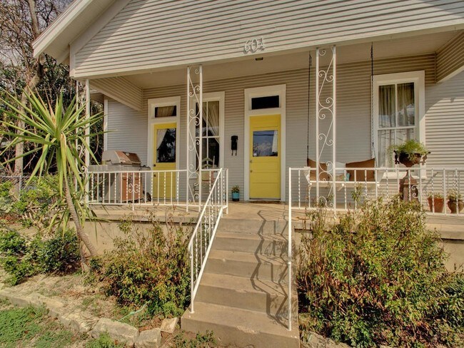 Building Photo - 604 W 29th 1/2 St
