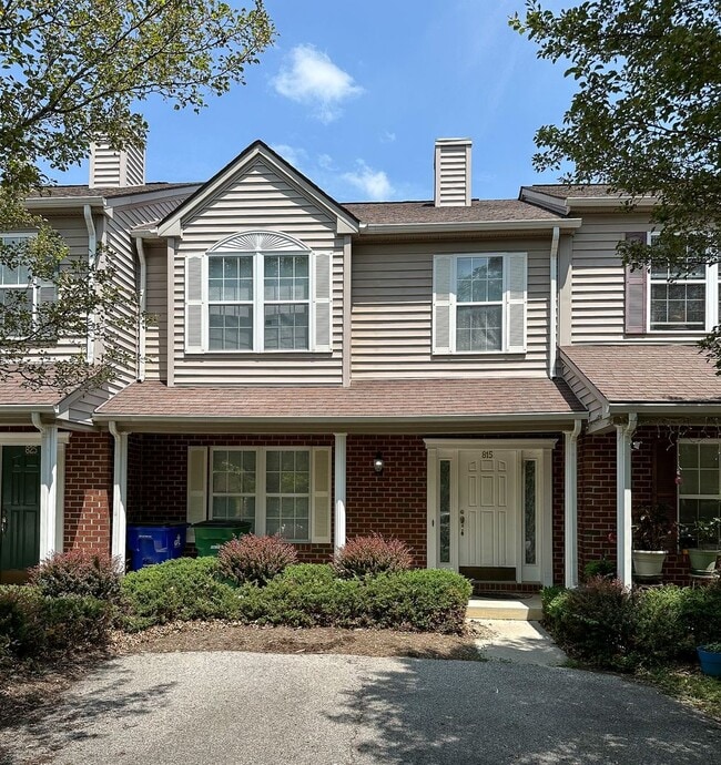 Building Photo - 815 Oak Tree Blvd NW