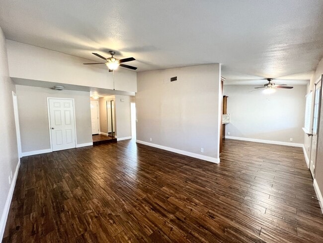 Foto del edificio - 6446 Meadowlark Ln