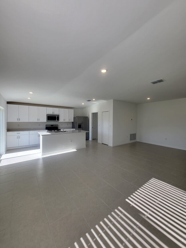 Building Photo - 3609 W Gator Cir