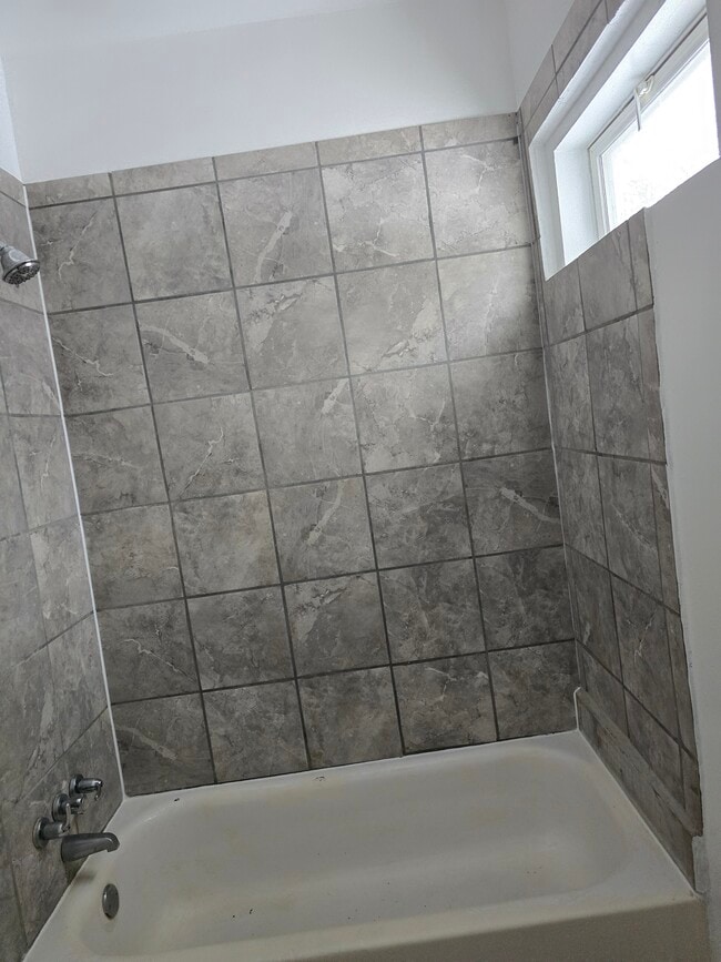 Building Photo - 310 Reed Ave