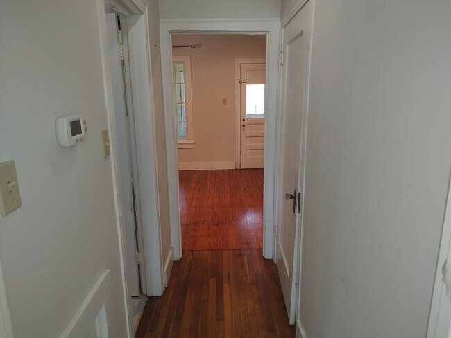 Foto del edificio - Cute Studio apartment close to 71,Airport and Downtown